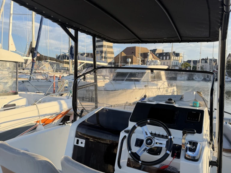 Noleggio Barca a motore con o senza skipper Bénéteau a Deauville