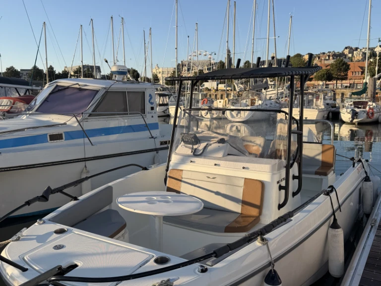 Barca a motore a noleggio a Deauville al miglior prezzo