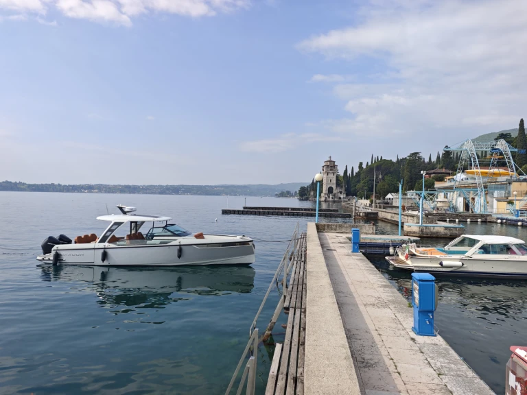 Noleggio Barca a motore con o senza skipper Saxdor a Sirmione