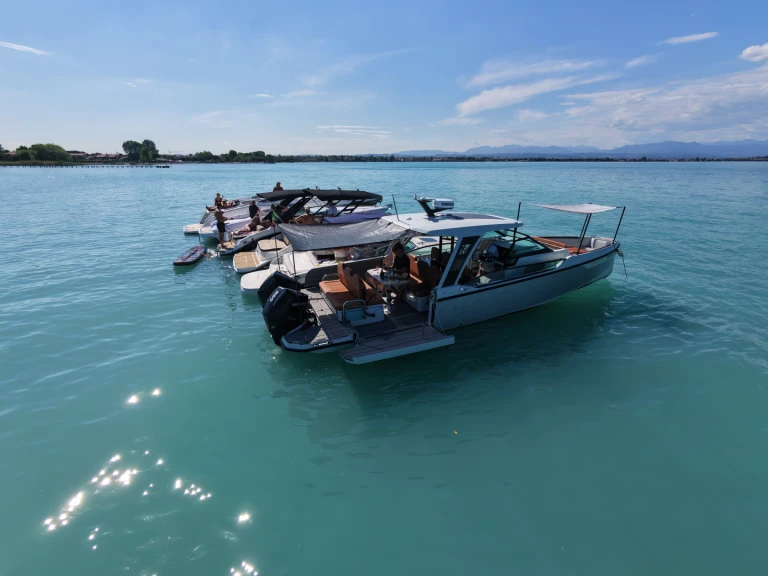 Noleggio Barca a motore Saxdor con patente nautica