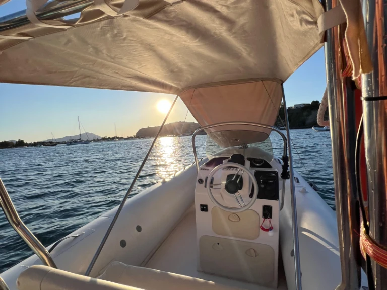 Noleggio Gommone con o senza skipper Valiant a Torre Annunziata