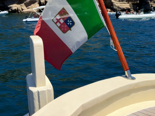 F.lli Mileo Gozzo da affittare a  Baia