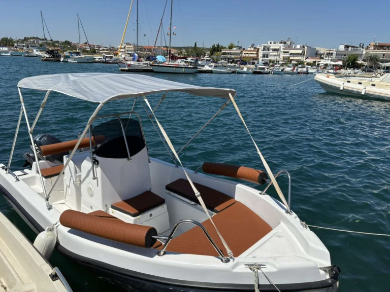 Athrakiboats TRITON da affittare a  Néa Moudhaniá