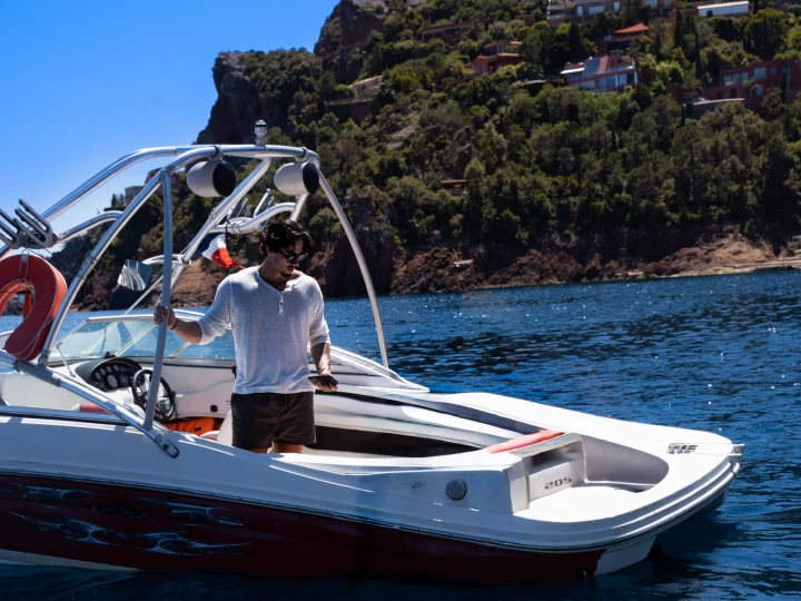 Noleggio Barca a motore Sea Ray con patente nautica
