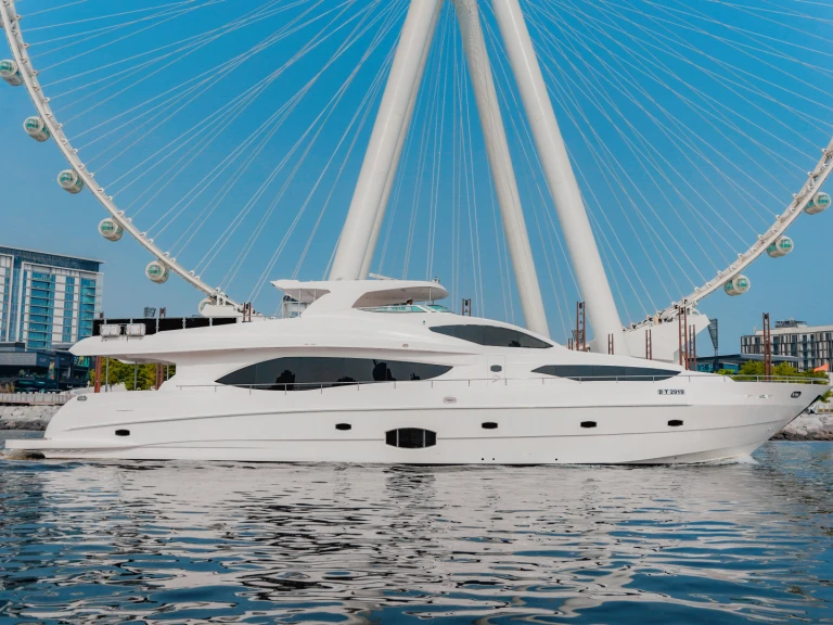 Yacht di lusso a noleggio a Dubai Marina al miglior prezzo