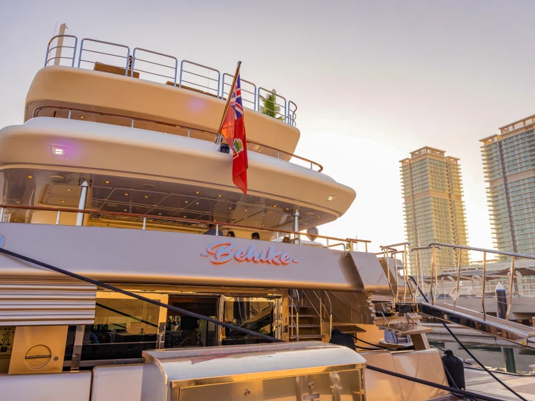 Noleggio barche Dubai Marina economico Luxury Motor Yacht B