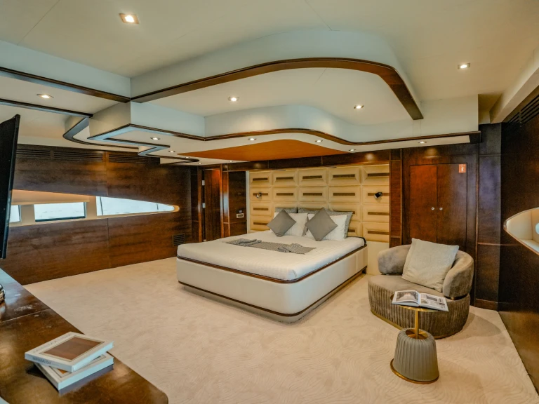 Noleggiare una  Luxury Motor Yacht S a Dubai Marina
