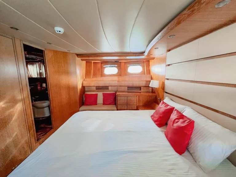 Noleggio barche Dubai Marina economico Luxury Motor Yacht X16