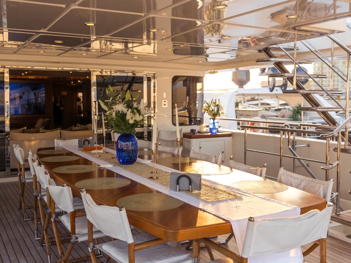 Noleggio barche Dubai Marina economico Luxury Motor Yacht B