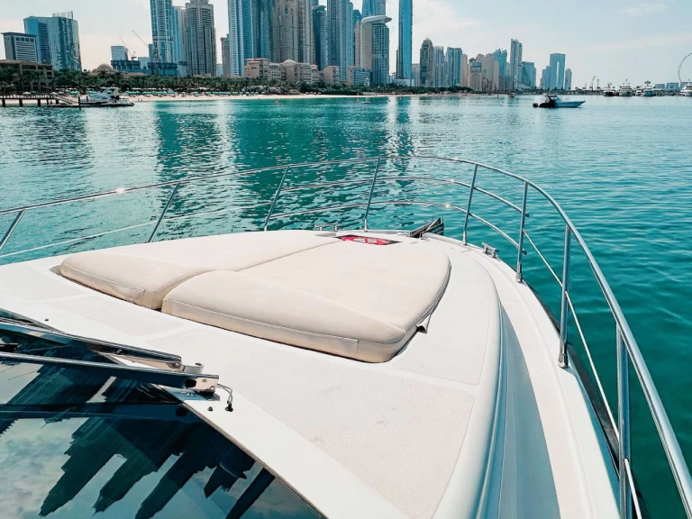 Noleggiare una Azimut Azimut 50 X33 a Dubai Marina