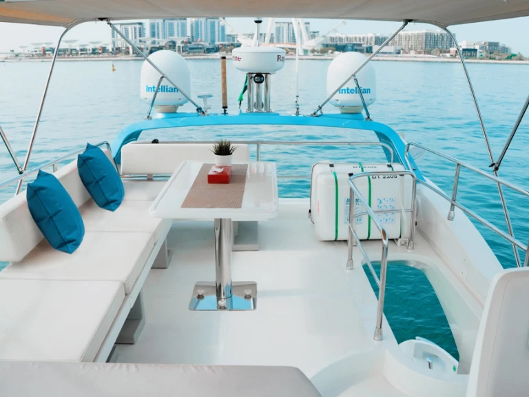 Noleggio barche Azimut Azimut 50 X33 a Dubai Marina su Samboat