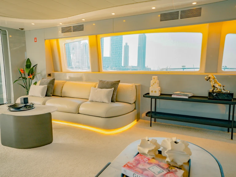Noleggiare una  Luxury Motor Yacht X12 a Dubai Marina