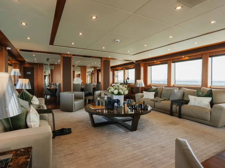 Yacht di lusso a noleggio a Dubai Marina al miglior prezzo