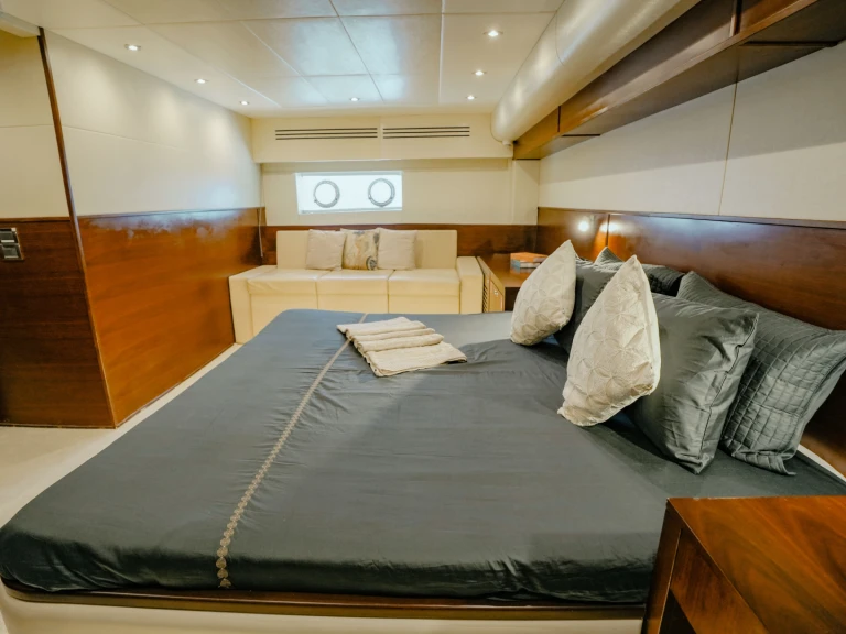 Noleggio barche Dubai Marina economico Luxury Motor Yacht S