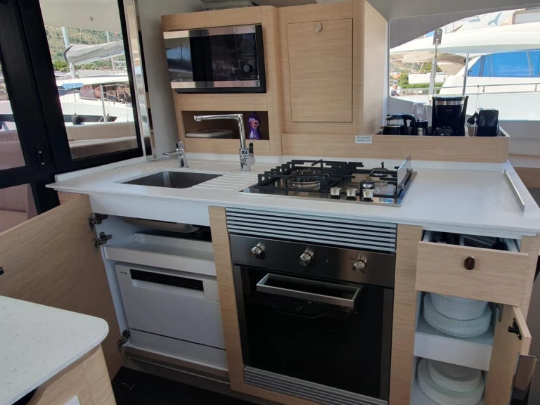 Noleggiare una Fountaine Pajot FP 44 a Seget Donji