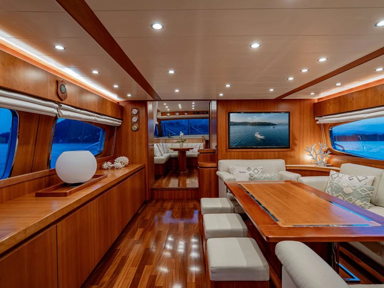 Noleggio Yacht di lusso a Liguria – Posillipo Rock Moon