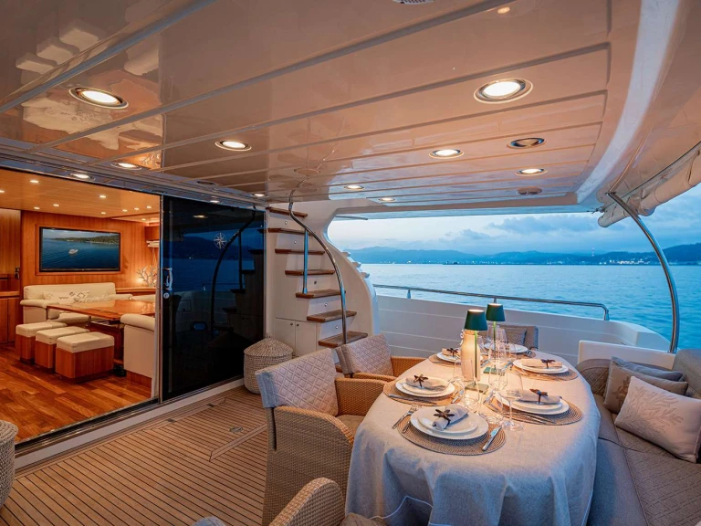 Noleggio Yacht di lusso a Liguria – Posillipo Rock Moon