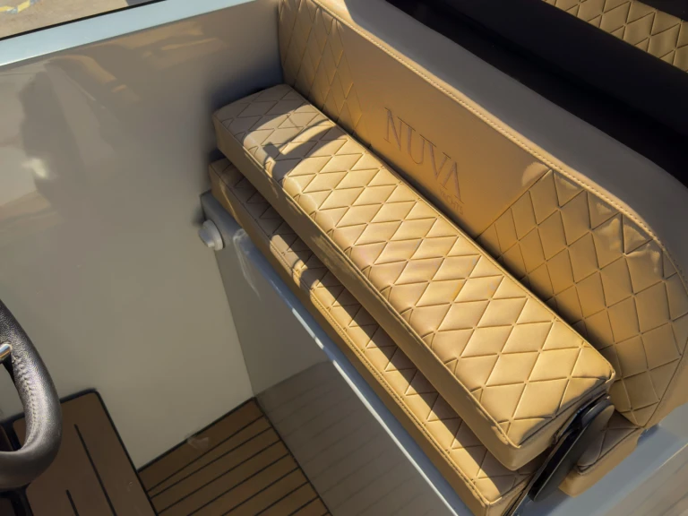 Noleggiare una  Nuva M11 Cabin a Sitges