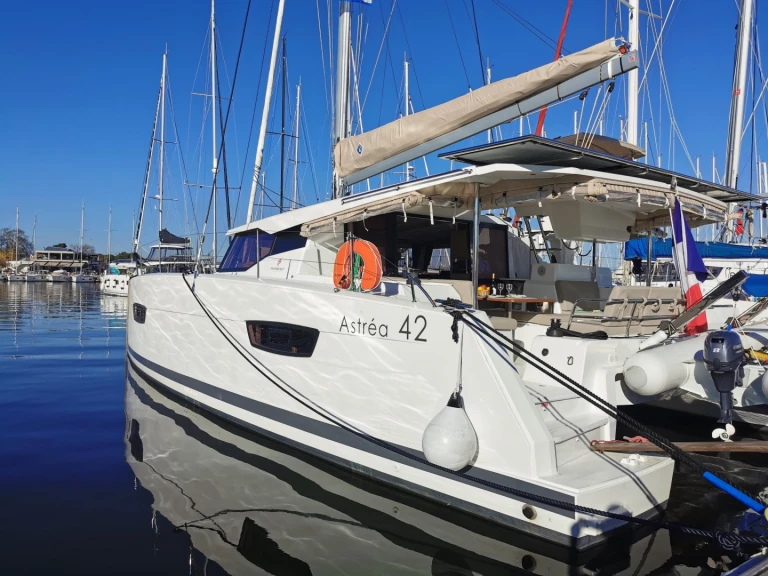 Noleggio Catamarano Fountaine Pajot con patente nautica
