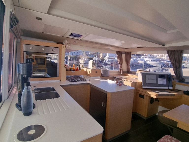 Noleggio Catamarano a Marsiglia – Fountaine Pajot Astrea 42