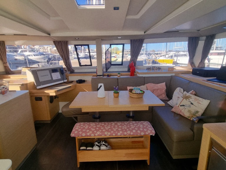 Noleggio barche Fountaine Pajot Astrea 42 a Marsiglia su Samboat
