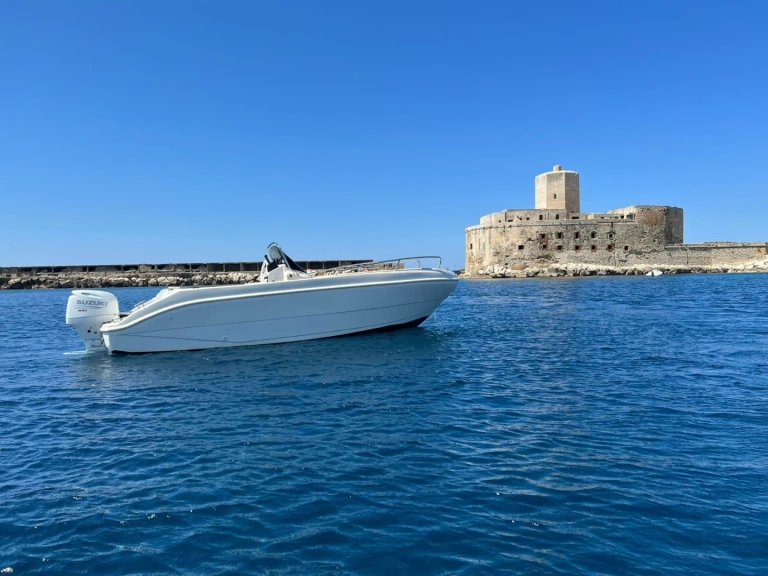 Noleggio Barca a motore Ultramar con patente nautica