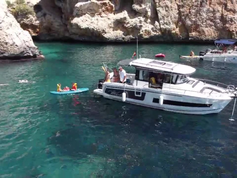 Noleggio Barca a motore Jeanneau con patente nautica