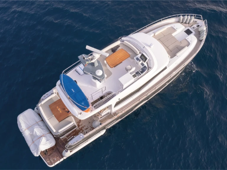 Noleggio Barca a motore con o senza skipper Azimut a Napoli