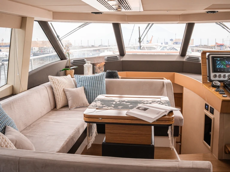 Noleggio Barca a motore Azimut con patente nautica