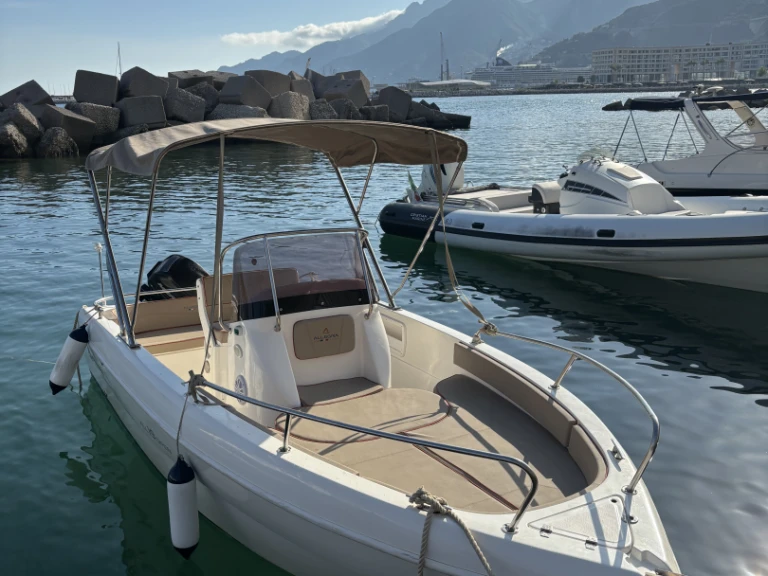 Noleggio Barca a motore Allegra Boats con patente nautica
