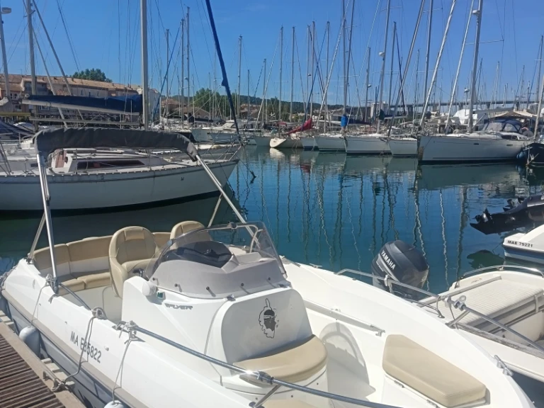 Noleggiare una Bénéteau Flyer 550 Open S2 a Mandelieu-la-Napoule