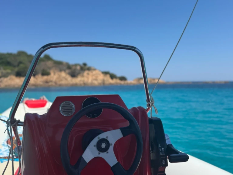 Noleggio Barca a motore a Porto Rotondo – Magnus 6.20