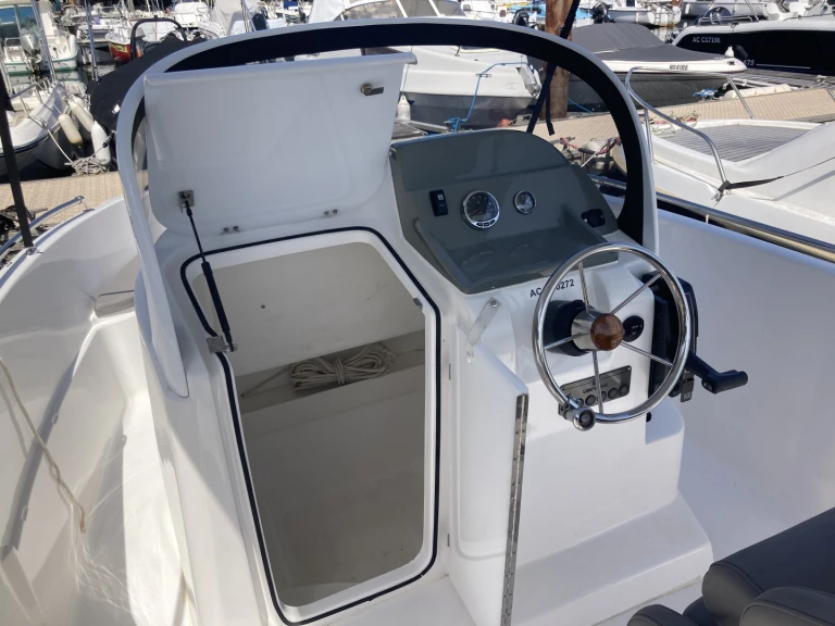 Noleggio Barca a motore Nireus con patente nautica