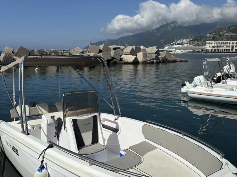 Noleggio Barca a motore Next con patente nautica