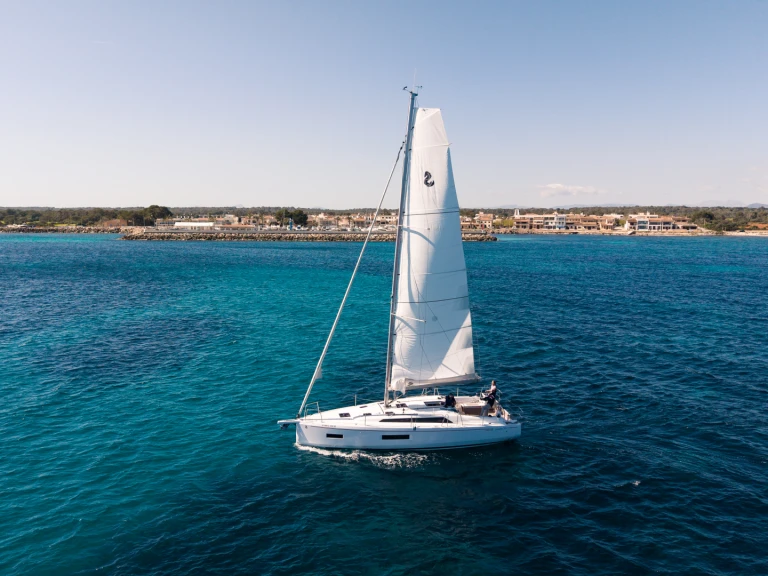 Noleggiare una Bénéteau Oceanis 37.1 a s'Arenal