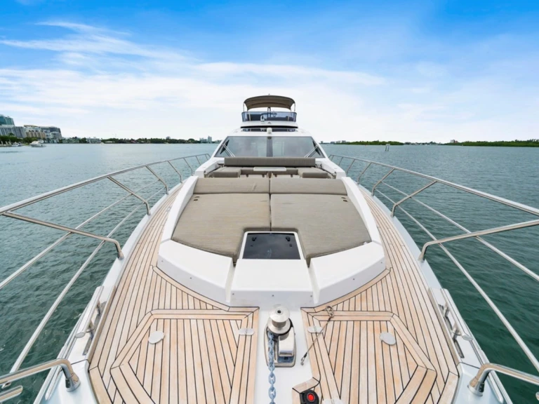 Noleggio Yacht di lusso Azimut con patente nautica