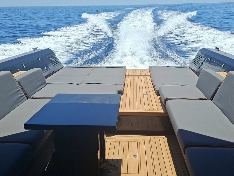 Noleggiare una Wally Wally Power 47 a Porto Badino