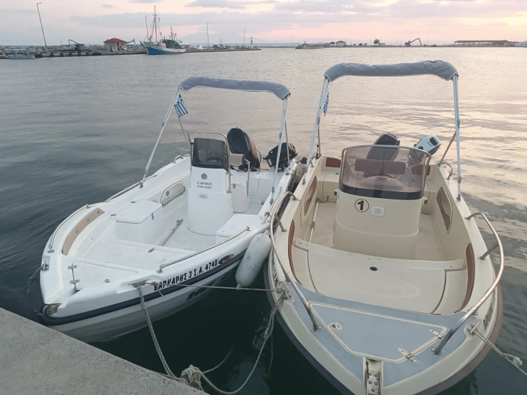 Noleggio Barca a motore Athrakiboats con patente nautica