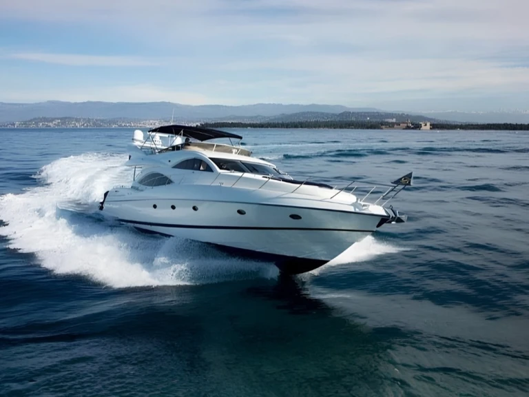 Yacht di lusso a noleggio a Agropoli al miglior prezzo