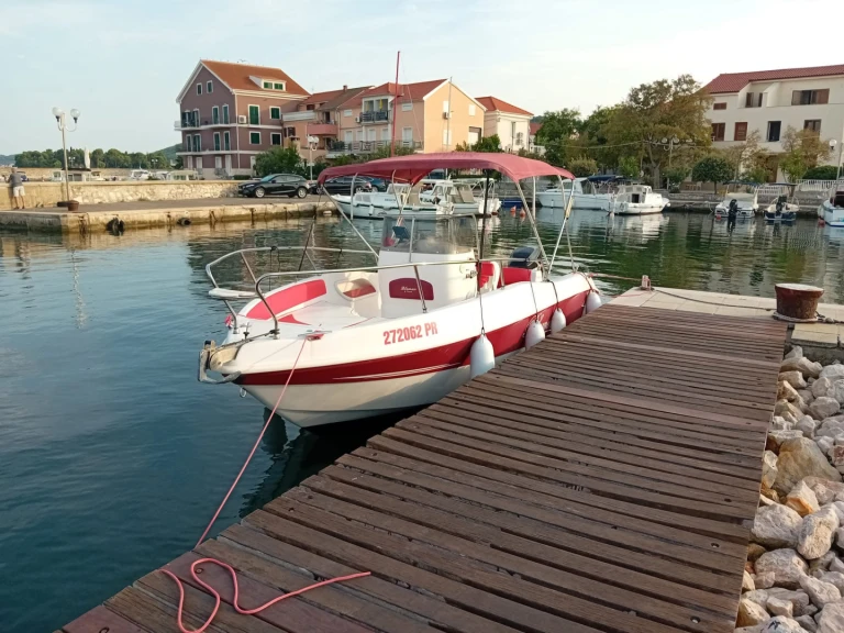 Noleggiare una tancredi Blumax 21 a Medulin