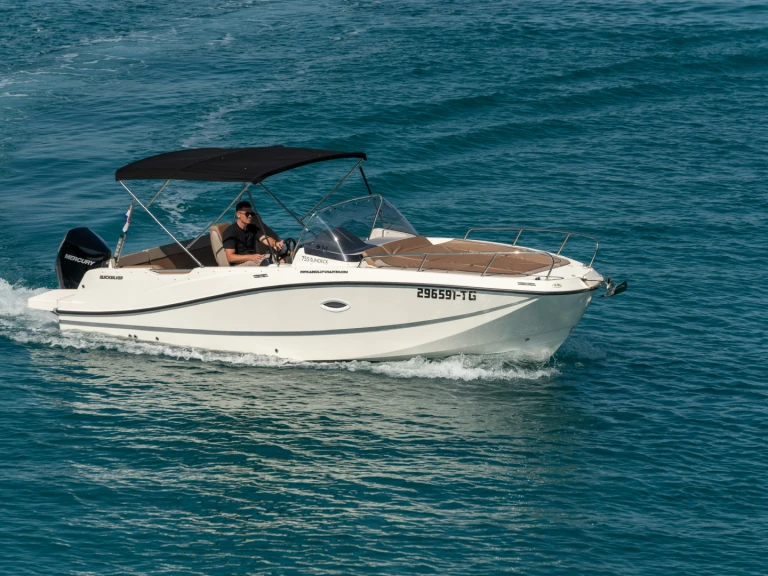 Noleggio Barca a motore con o senza skipper Quicksilver a Spalato