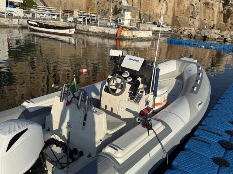Noleggio barche Taranto economico TX 550