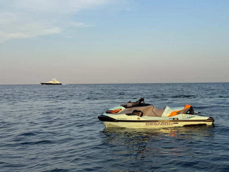 Noleggiare una Sea-Doo Wakepro 230 a Saint-Tropez