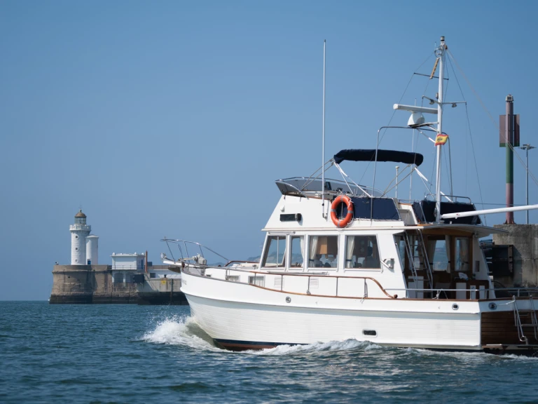 Noleggio Barca a motore Grand Banks con patente nautica