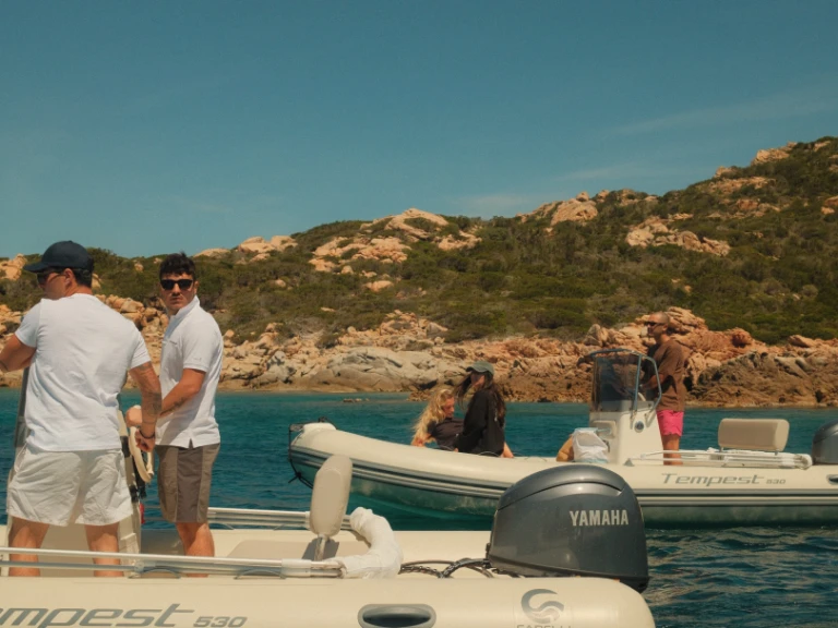 Gommone a noleggio a Porto Turistico Palau al miglior prezzo