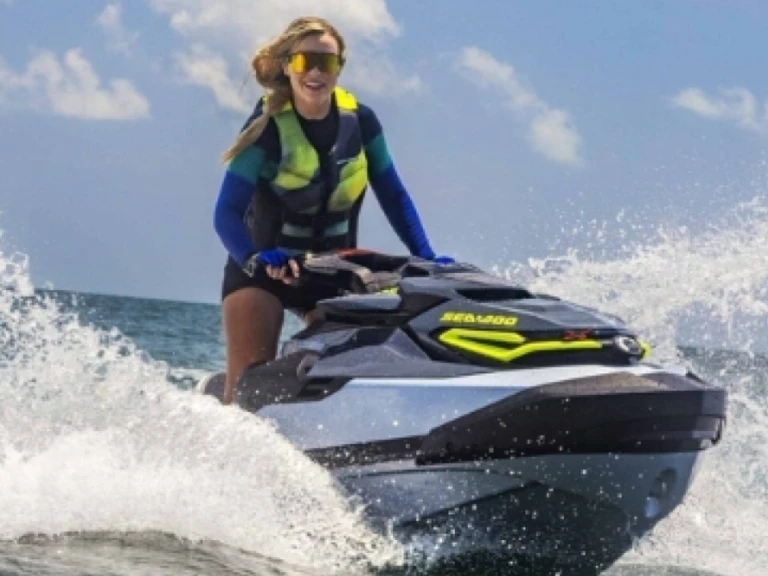 Noleggio barche Capri economico RXT-X RS 325
