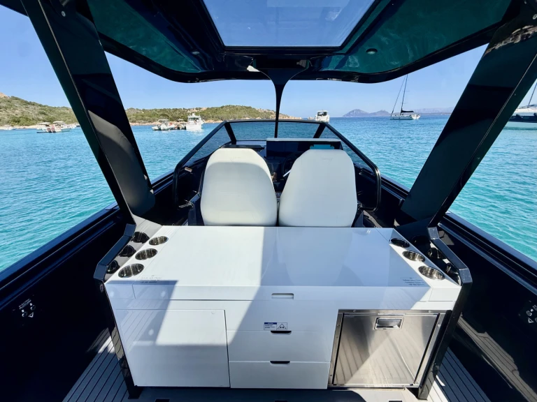 Virtue V10Top da affittare a  Marina di Portisco