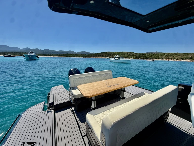 Noleggio a Marina di Portisco – Virtue V10Top su SamBoat