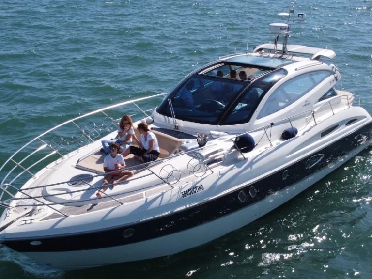 Noleggiare una Cranchi Mediterranee 47 Hard Top a Lisbona