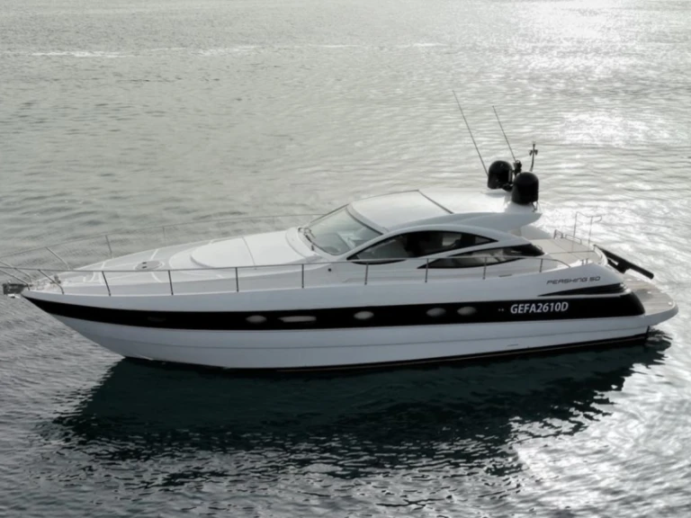 Noleggio Barca a motore Pershing con patente nautica